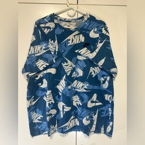 Nike Tee Men's XXL Blue Short Sleeve All Over Print Nike Swoosh Tee DM6381-407